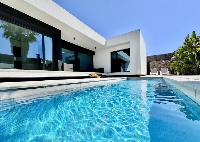 Blanca Villa L' Escala