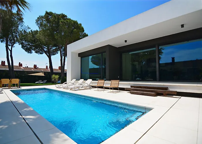 Blanca Villa *